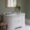 Badrumskommod rundat Burlington - 134 cm vit/Carrara/låda