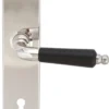 Dörrhandtag - Långskylt med trägrepp nickel