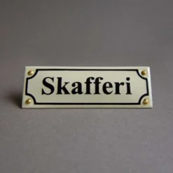 Emaljskylt - Skafferi vit/svart