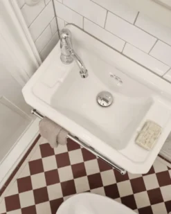 Tvättställ Burlington - Edwardian JR 51 cm med handduksstång