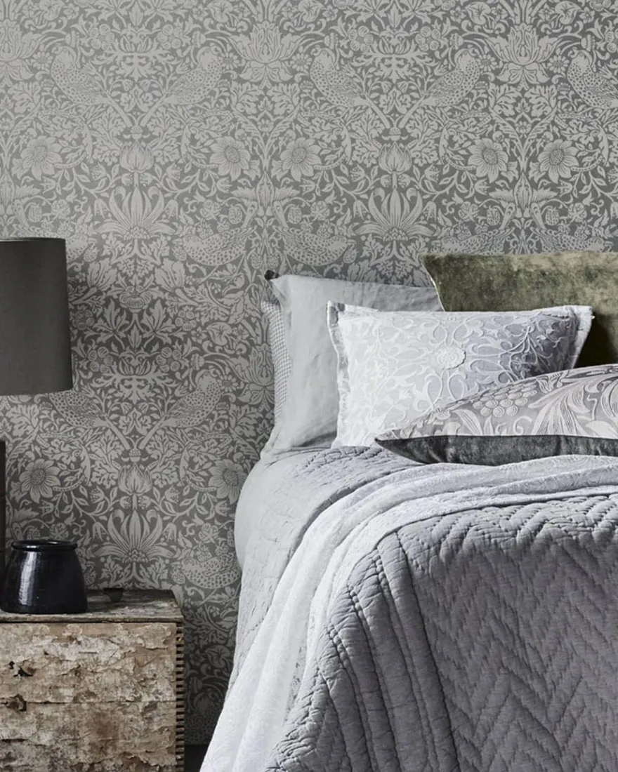 William Morris & Co. Tapet - Pure Strawberry Thief Taupe/Gilver